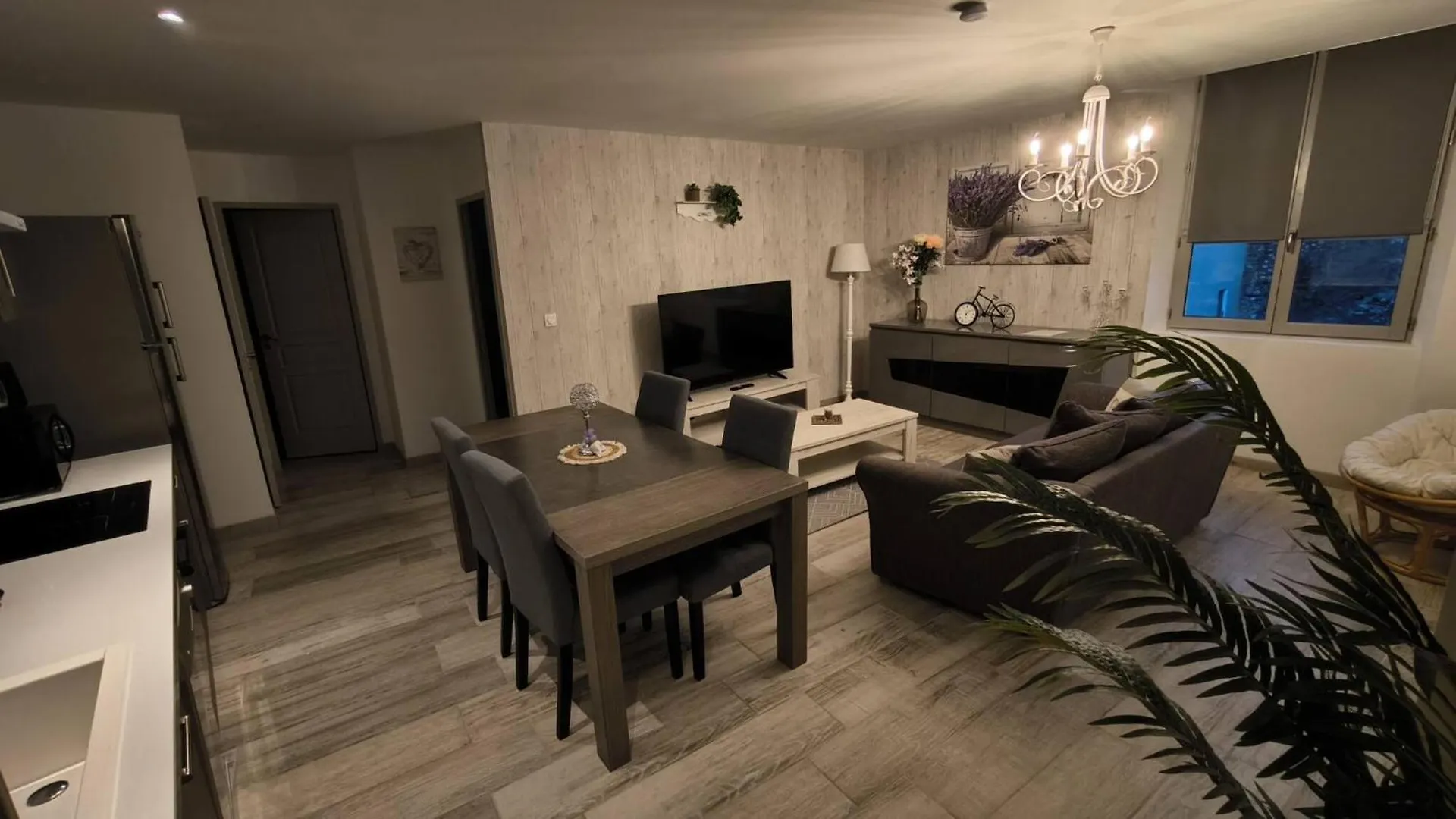 Apartment Charme De La Provence Classe 3 Etoiles Riez France